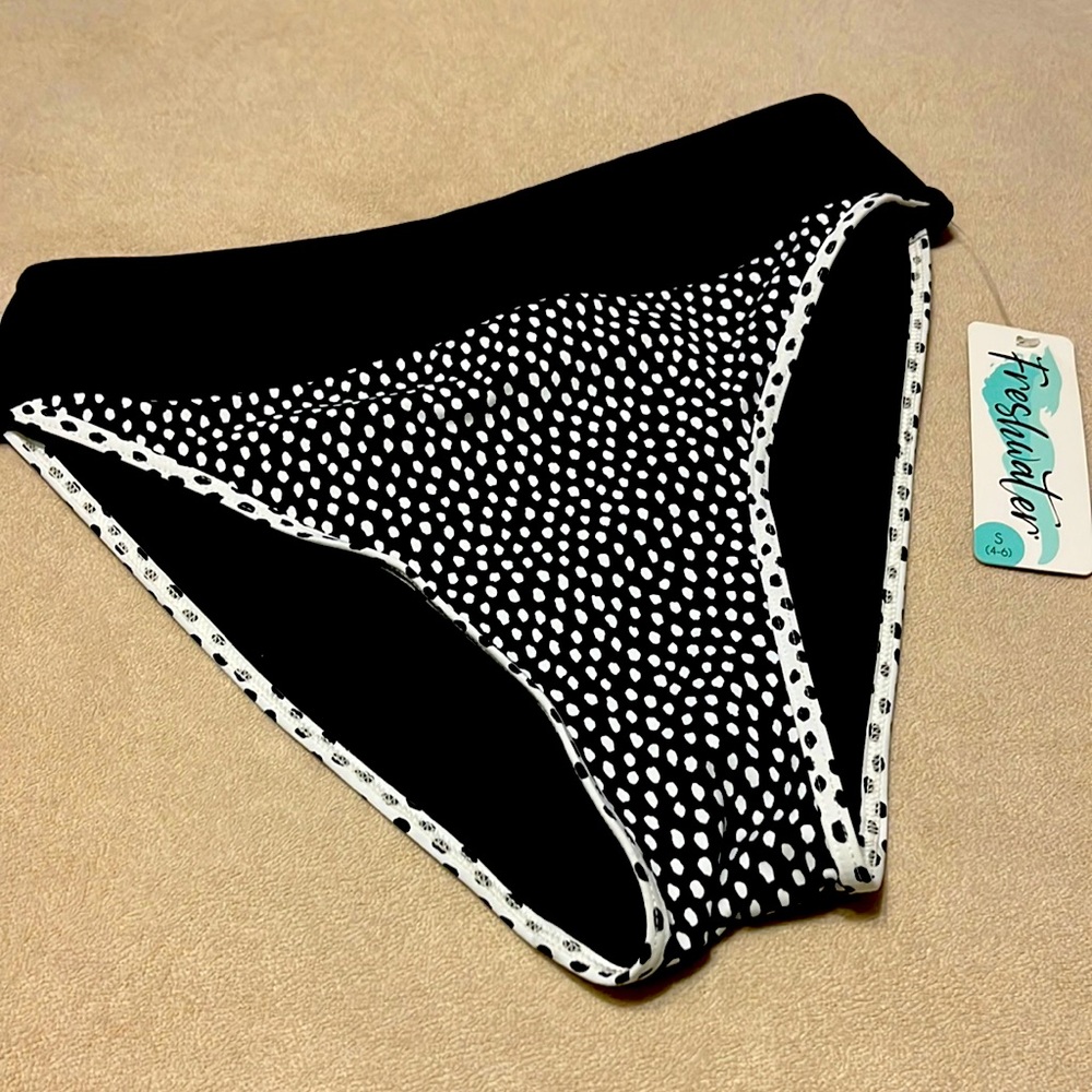 🎉HOST PICK🎉 NWT FRESHWATER Swimsuit Bottoms